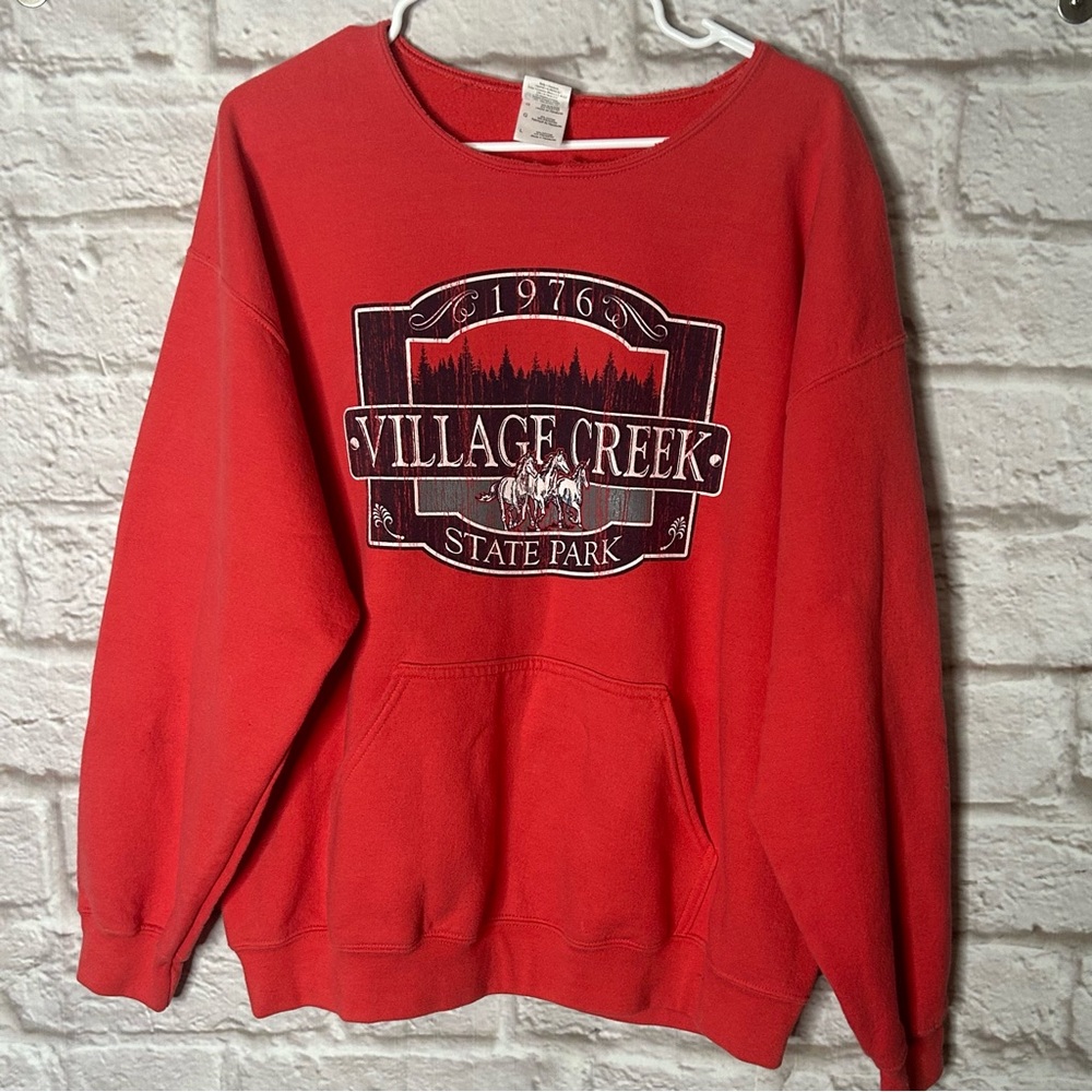 Village Creek Gildan Heavy Blend Red Sweatshirt Size Large